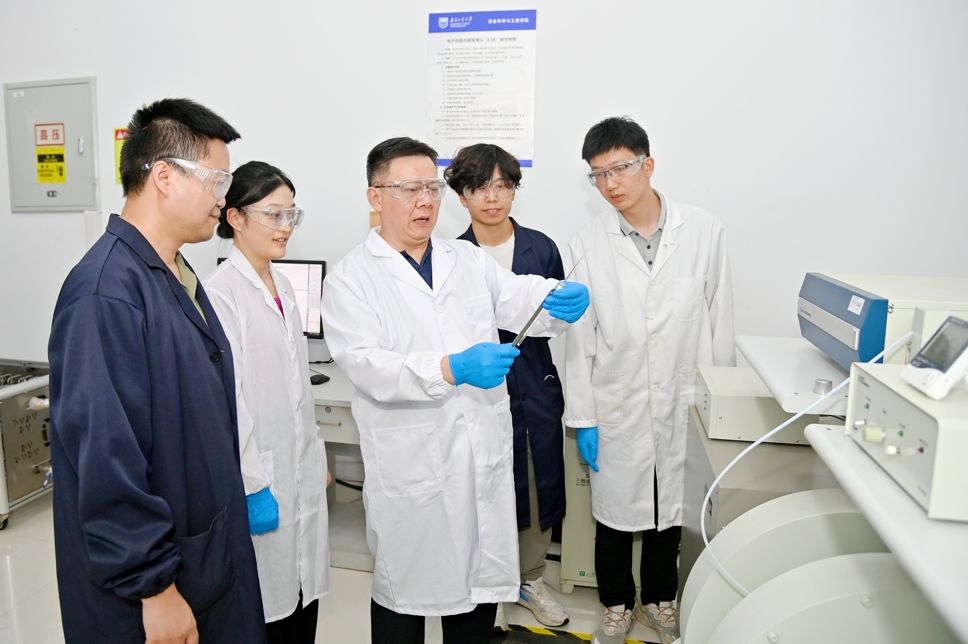 〔新华社半月谈〕半月谈丨服务社会就是最“硬”的论文