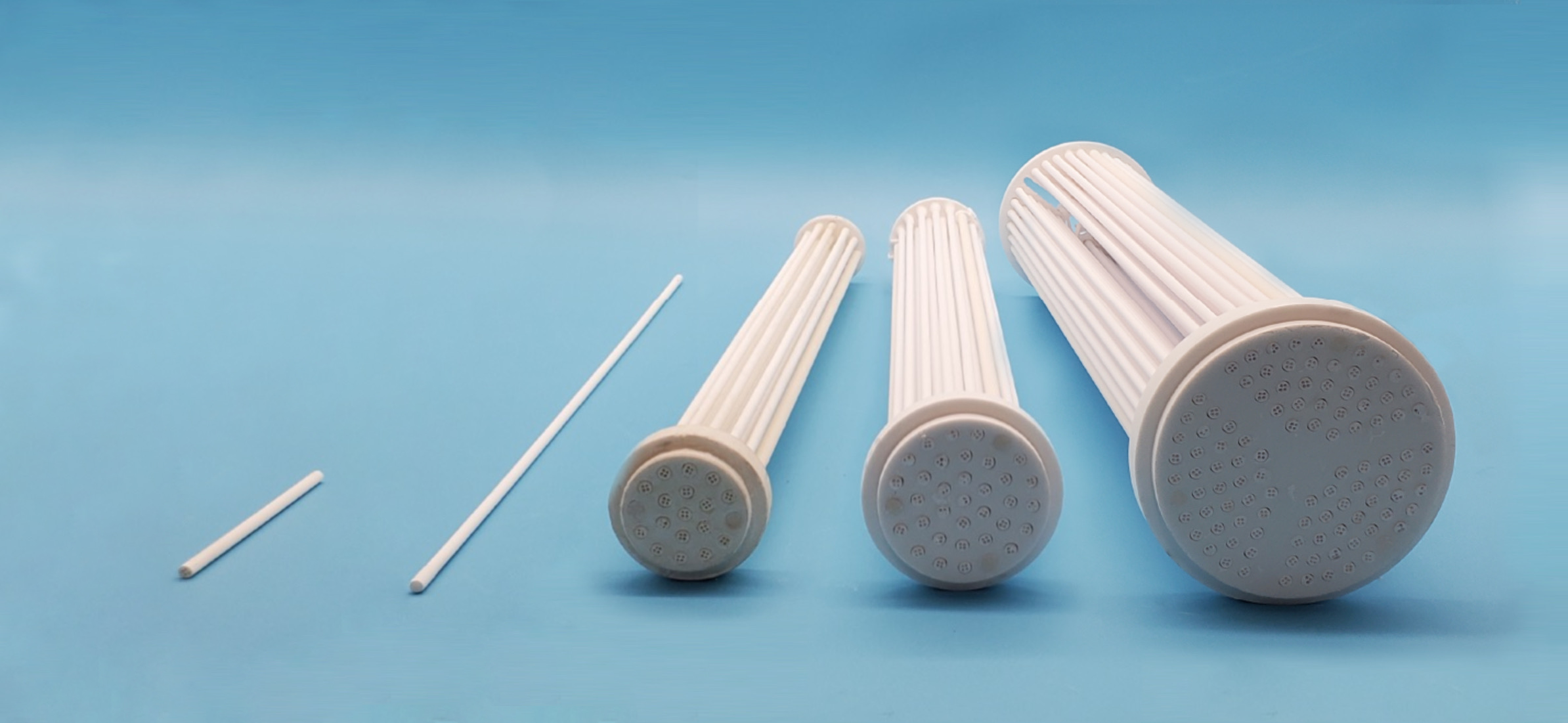 分子筛膜“从短到长”、“从单根到多根”放大合成