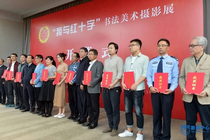 我校钱澄老师的摄影作品：誓言，获奖 (2).jpg