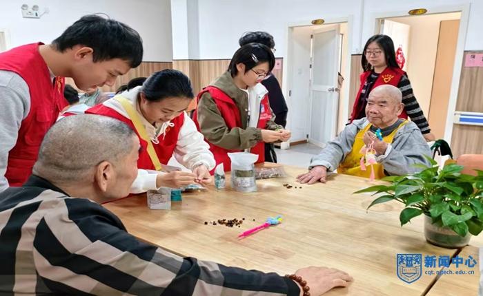 2011学院走进润源养老院开展敬老活动