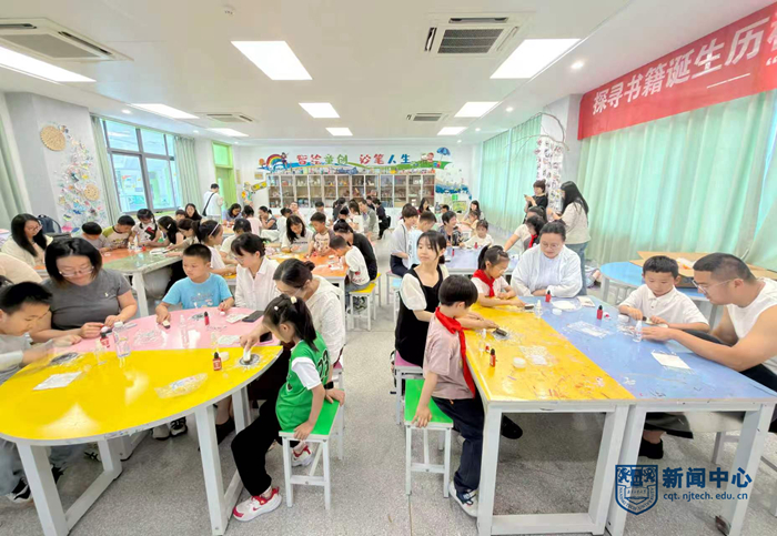 图书馆联合金陵图书馆开展“阅读·金陵”研学实践活动