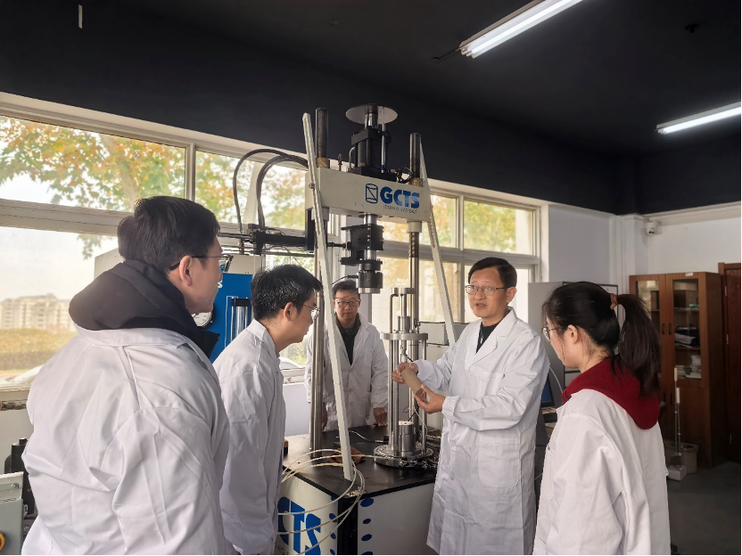 〔中国科学报〕南京工业大学团队破解软土路基建造难题