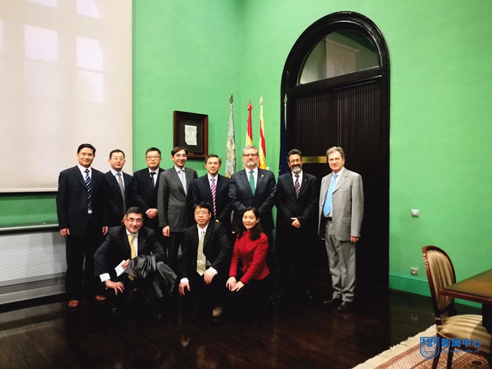 孔子学院理事会和院长联席会合影2.jpg