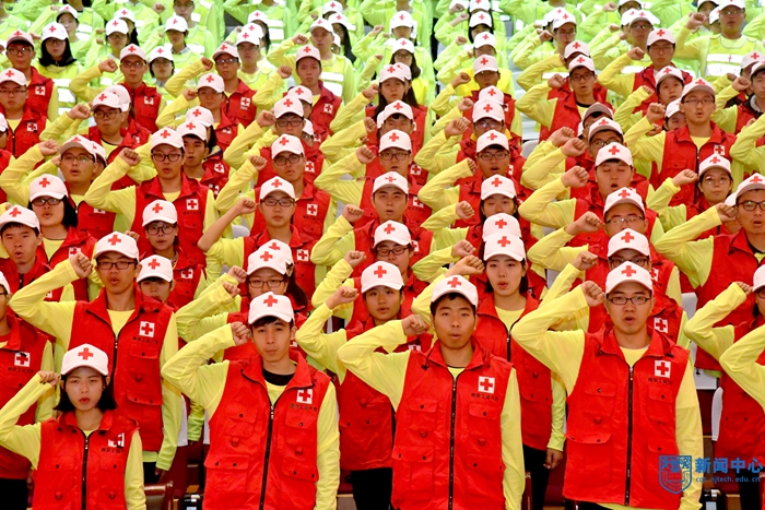 我校钱澄老师的摄影作品：誓言，获奖 (1).jpg