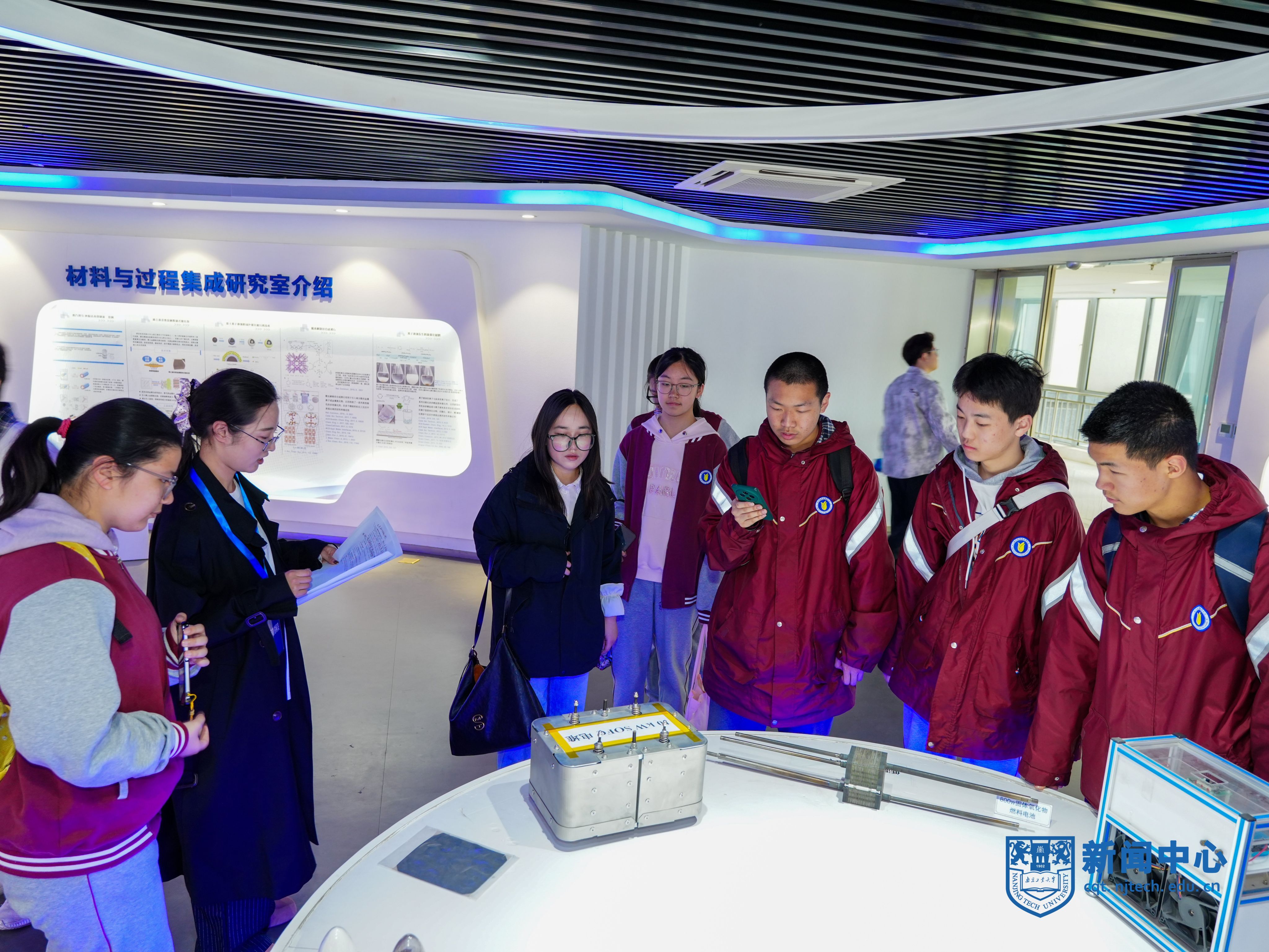 南京田家炳高级中学师生来校开展研学活动