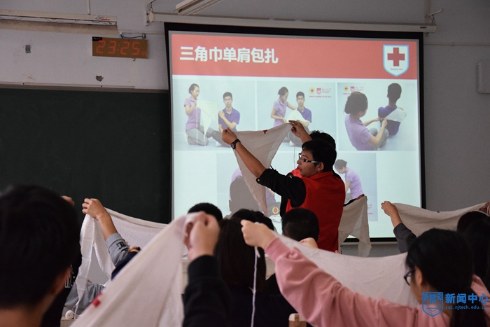 校红十字会为全校641名学生开展初级救护员培训(1).jpg