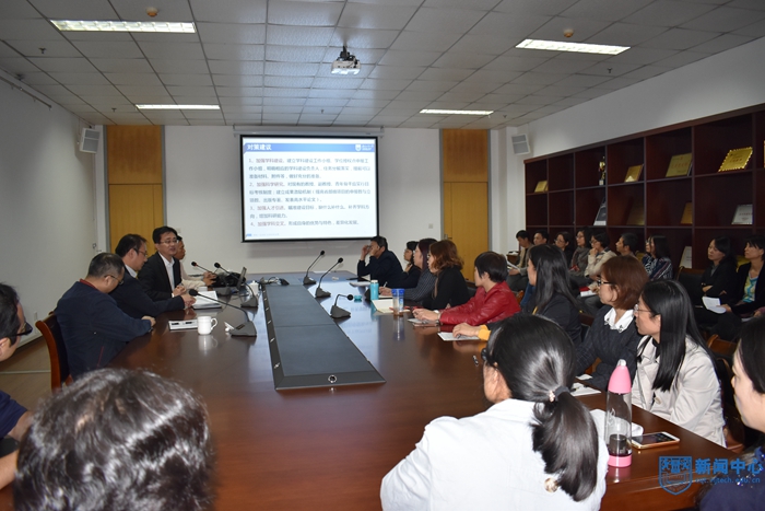 研究生院张广明院长到外语学院做学科建设调研并做学科申报辅导报告.JPG