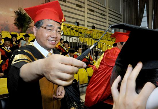 6月22日，南京工业大学毕业典礼隆重召开。