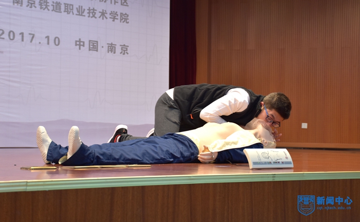 Neo我校在江苏省高校应急救护竞赛中获得佳绩 (1).jpg