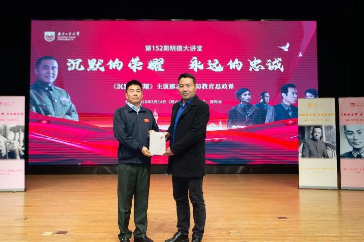 赠送国防教育书籍